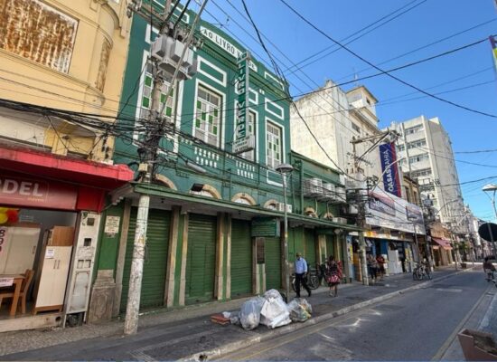 Centro de Campos: revitalização precisa começar pela fiscalização dos imóveis Foto: Viny Soares